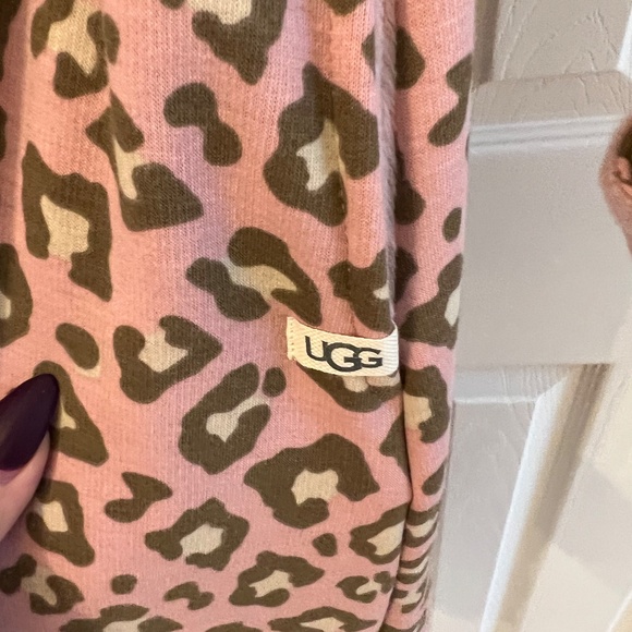 UGG Pink Robe - Picture 4 of 8